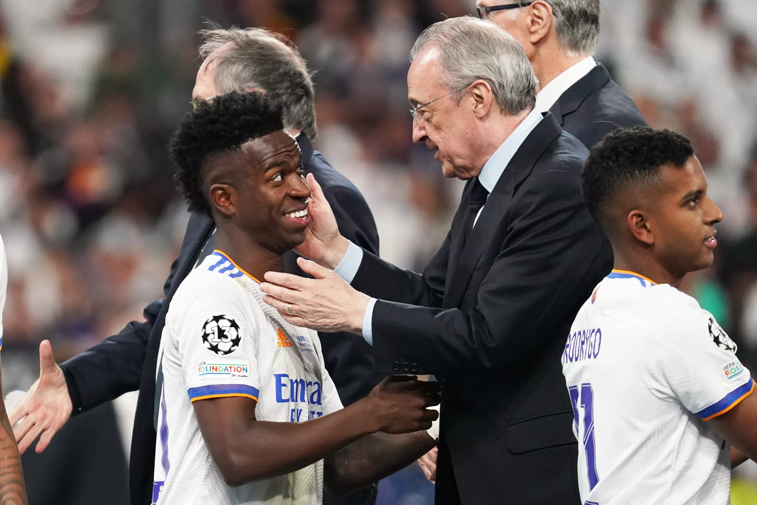 Florentino Pérez e Vinícius Júnior juntos no Real Madrid