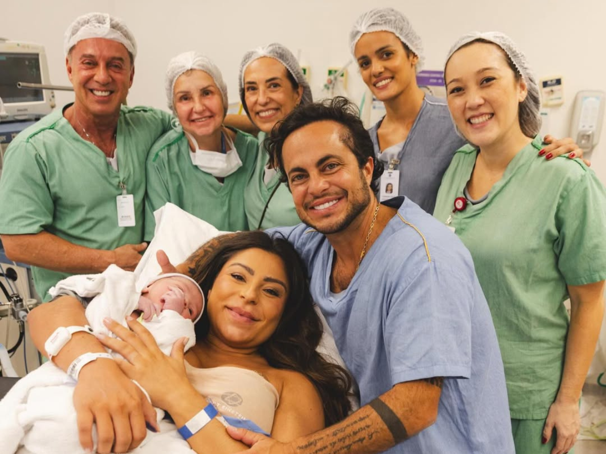 Thammy Miranda e Andressa Ferreira com o segundo filho Vicente e Bento