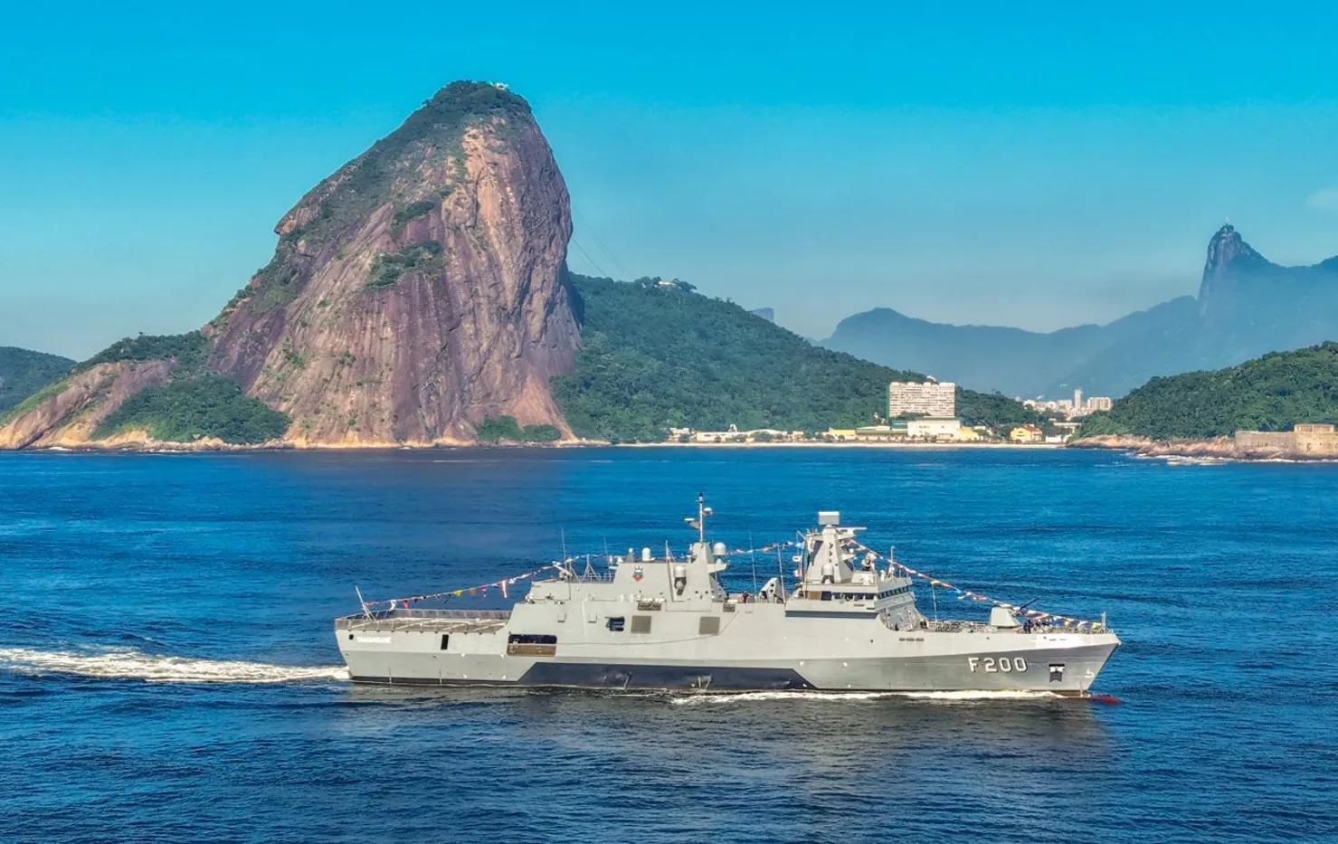 Fragata Tamandaré, novo navio da Marinha do Brasil, na Baía de Guanabara