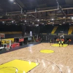 Time do Franca Basquete disputando a bola contra o Nacional-URU na semifinal da BCLA