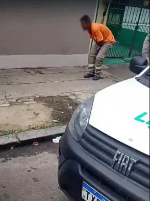 Funcionário da Light ferido em ataque no Lins, Rio de Janeiro, com veículo da concessionária danificado por tiros.