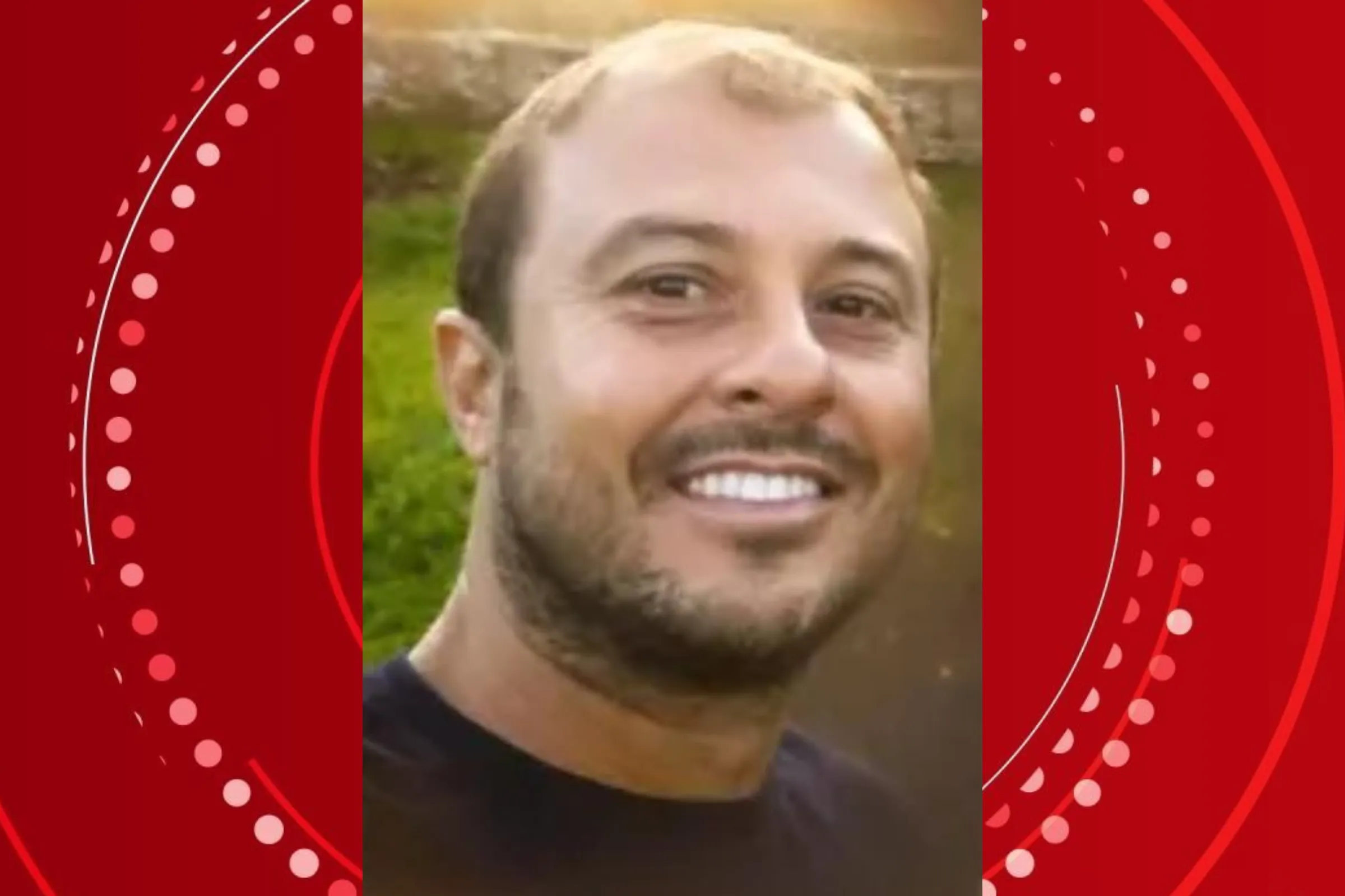 Caminhão guincho da Motiva Paraná em rodovia à noite com luzes de emergência