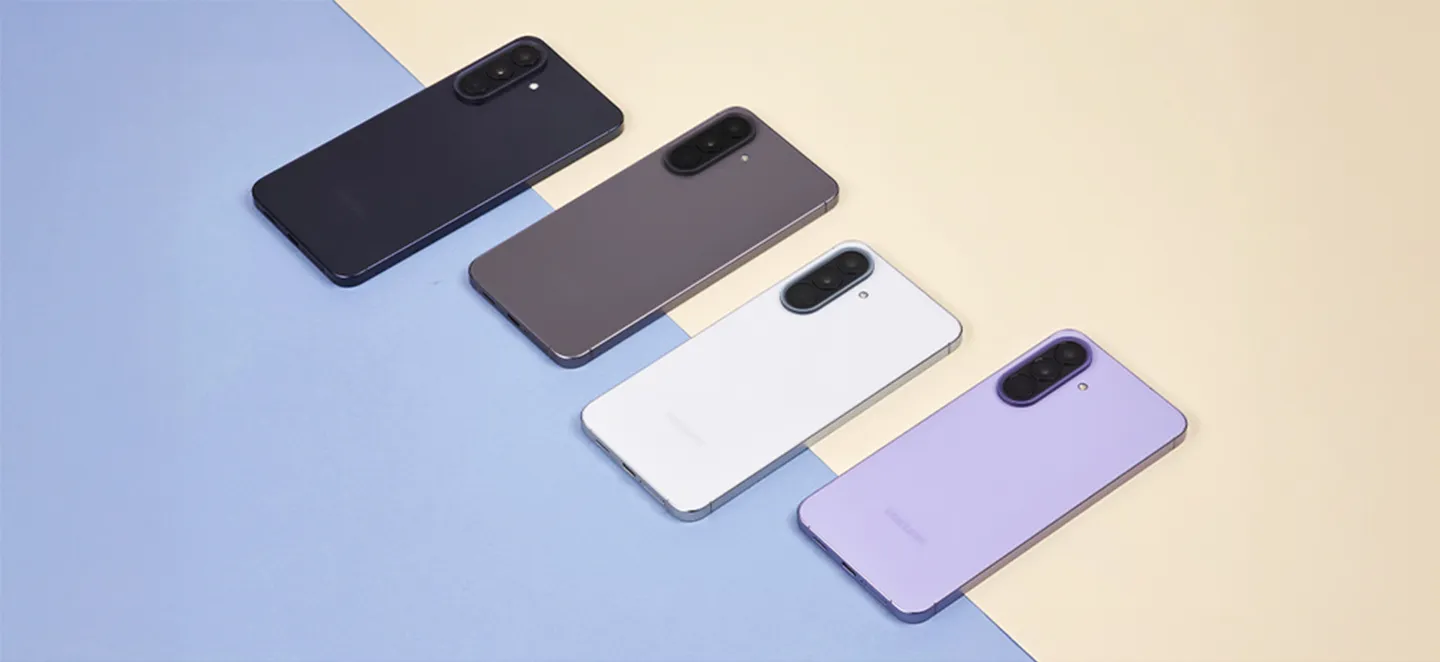 Celulares Samsung Galaxy A37 e A57 lado a lado, exibindo suas telas com interface de IA e opções de cores azul, cinza e lavanda.