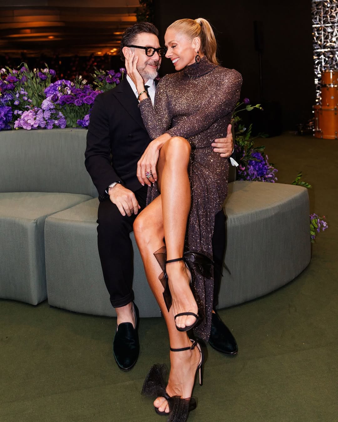 Adriane Galisteu, marido Alexandre Iódice e filho Vittorio juntos, demonstrando união familiar