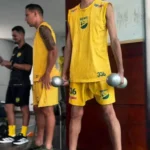 Leozinho, artilheiro do Acreano, em campo com o Galvez