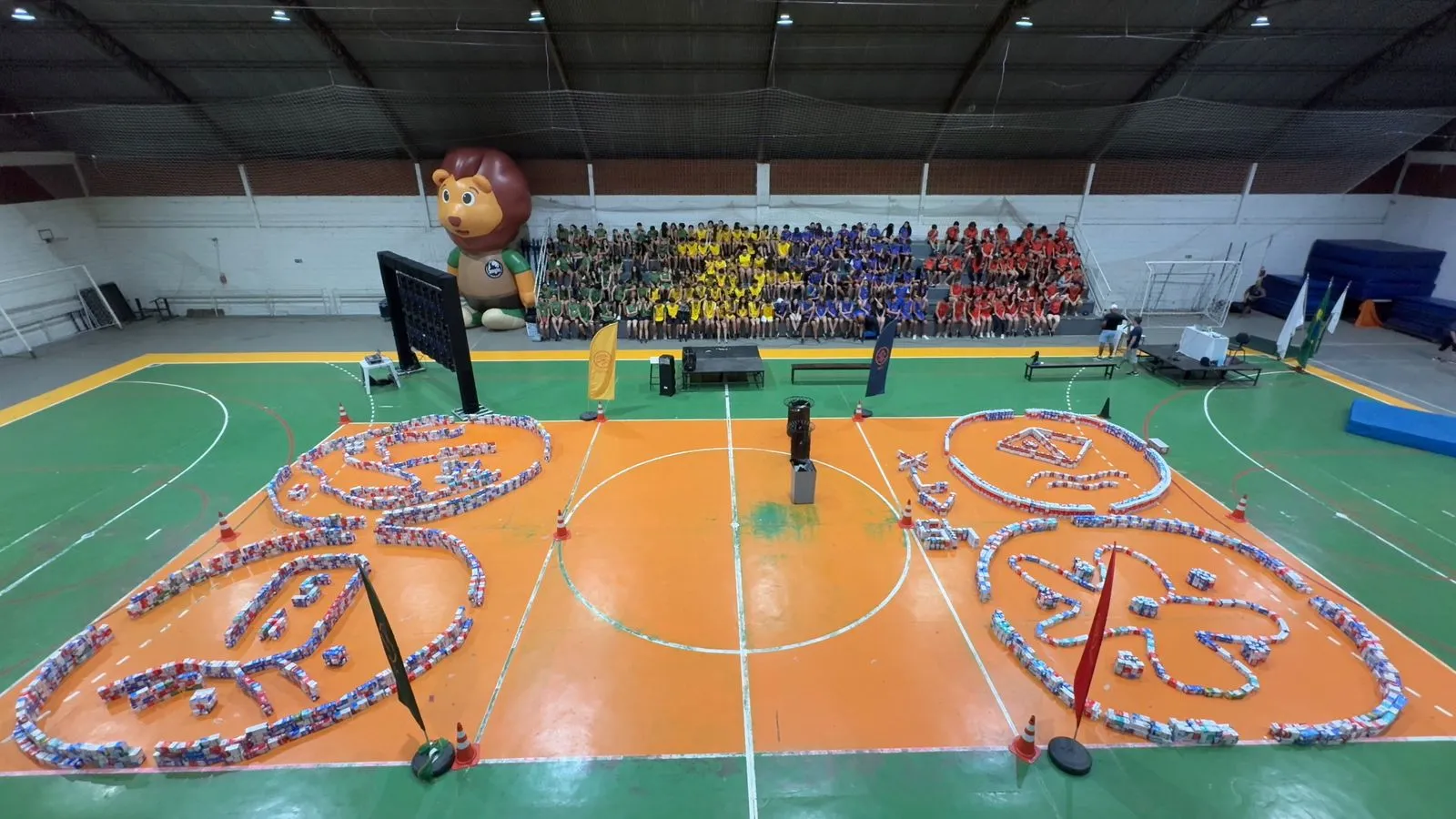 Jovens do Colégio Anglo Pouso Alegre competem na Gincana Safári e arrecadam 1.810 litros de leite para o CHSL.