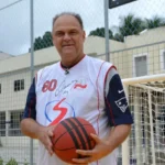 Ex-jogador de basquete Oscar Schmidt, camisa 14, ídolo brasileiro