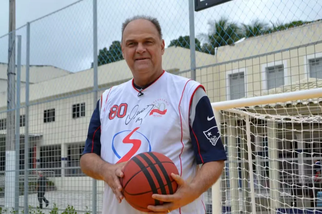 Ex-jogador de basquete Oscar Schmidt, camisa 14, ídolo brasileiro