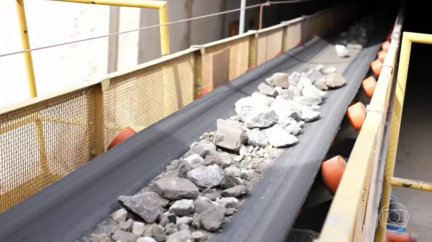 Ministros do governo Lula em reunião sobre a exploração de minerais críticos, com foco na decisão de não criar a empresa Terrabras.