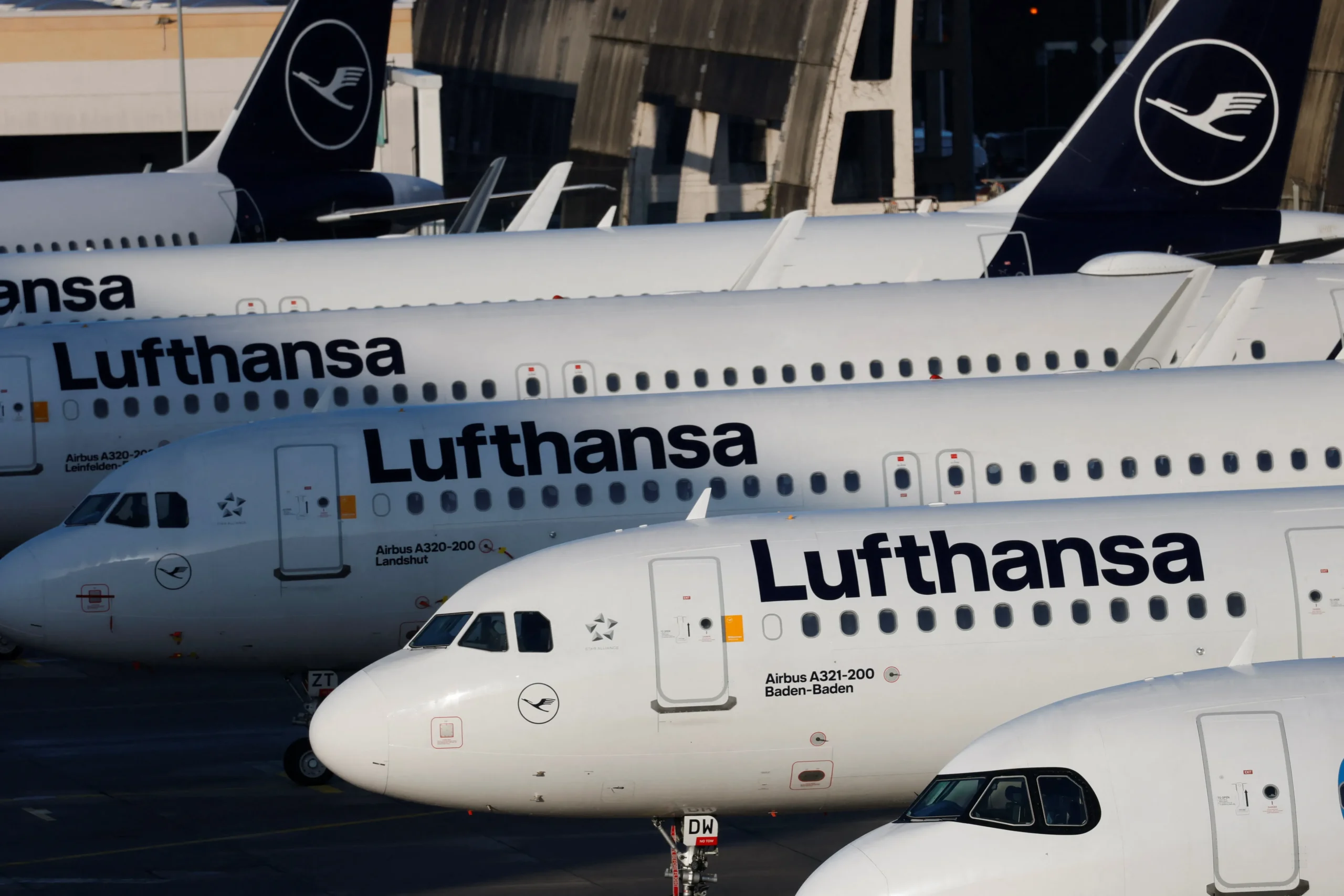 Avião Lufthansa parado, greve de pilotos, voos cancelados, aeroporto de Frankfurt