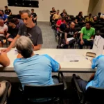 Partida de futsal escolar, Copa TV Tribuna, jovens jogadores, ginásio, esporte