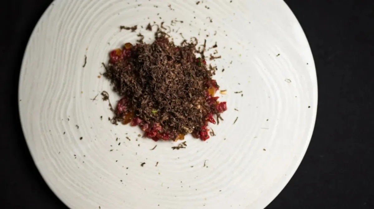 Chef em cozinha de restaurante Michelin no Rio de Janeiro