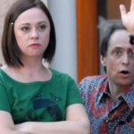 Atores Guta Stresser e Pedro Cardoso discutem em set de filmagem