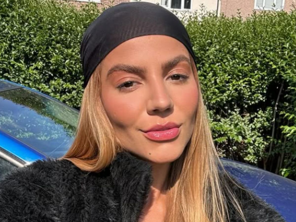 Foto de Hariany Almeida pensativa, abordando sua saída do BBB e a importância de repensar hábitos.