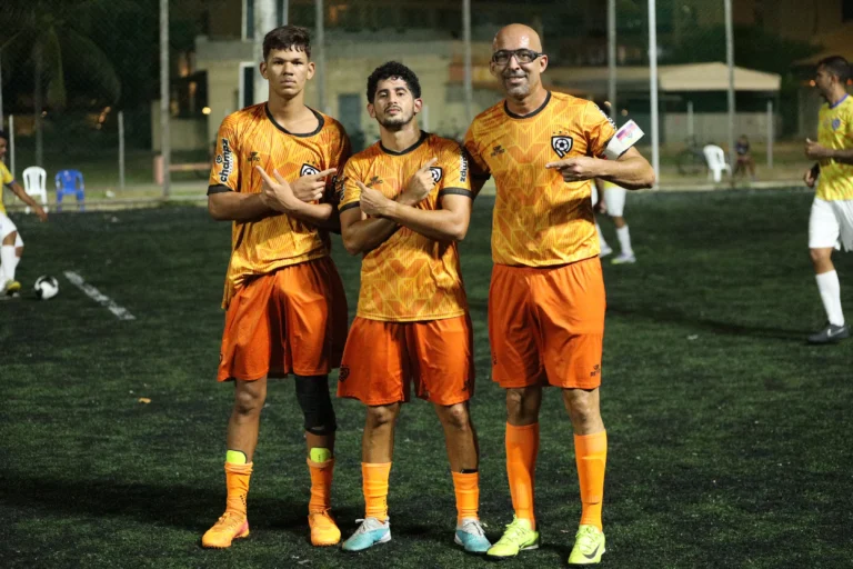 Partida de Fut7 da Hattrick League com jogadores em campo e gols marcados