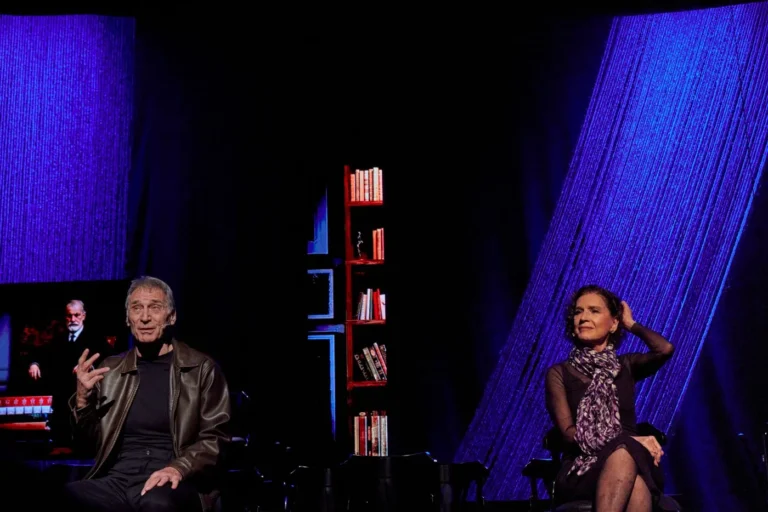 Herson Capri e Natália do Vale em apresentação teatral