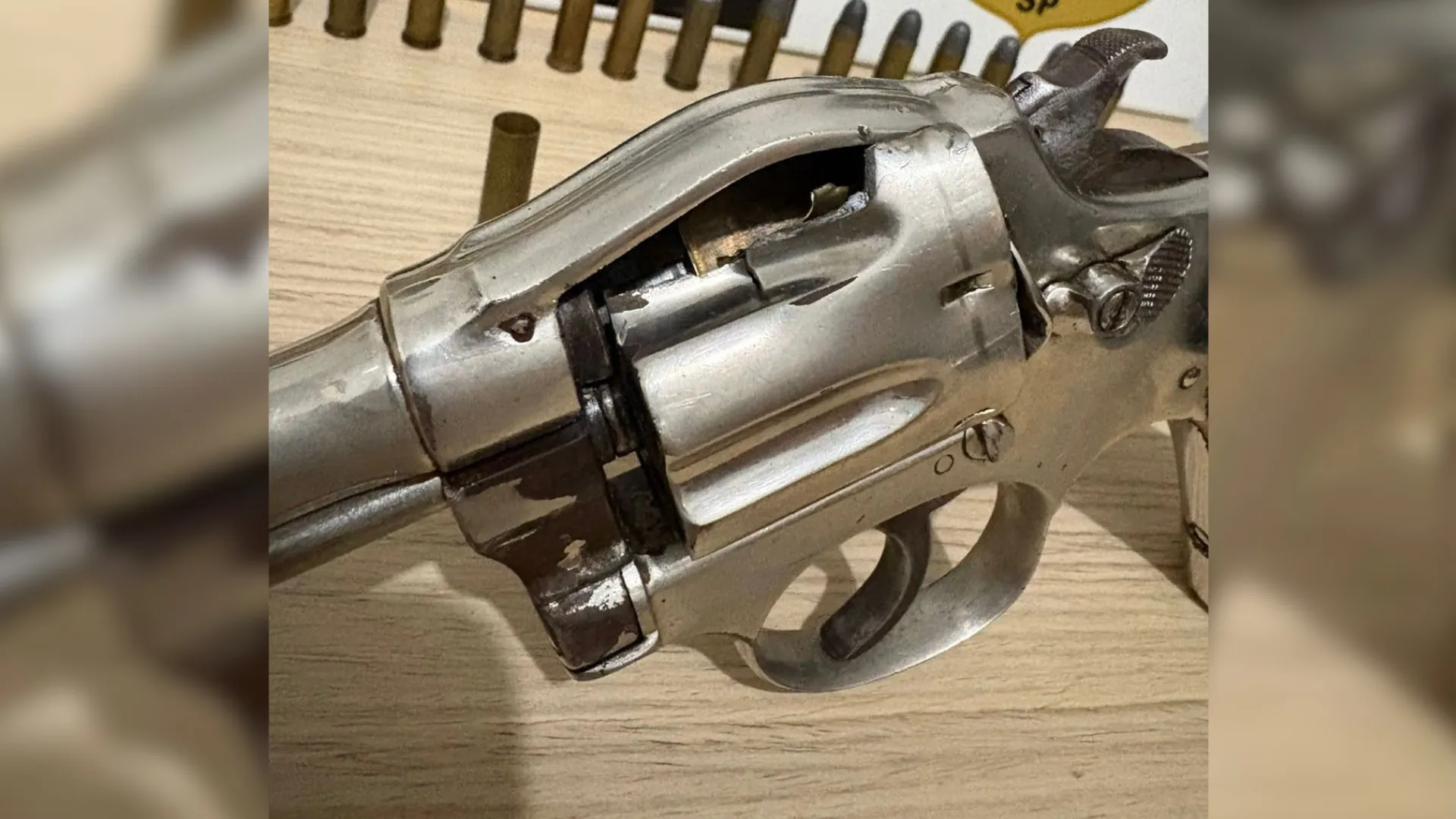 Revólver calibre 38 estourado, fragmentos de arma, incidente com arma de fogo, São José do Rio Preto, ferimento por arma