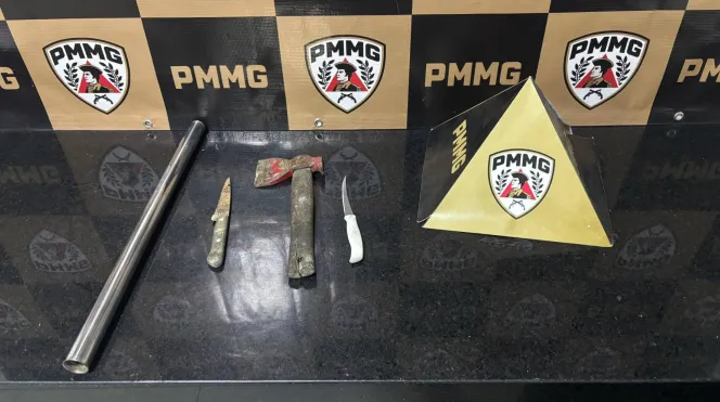 Cena de investigação policial após ataque com machadinha em MG