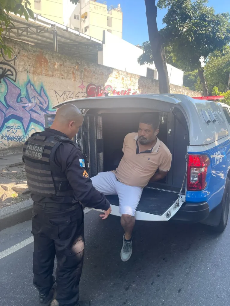 Polícia em cena de esfaqueamento na Tijuca