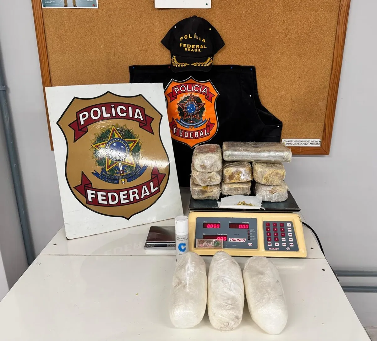 Apreensão de cocaína em carro na BR-101, Casimiro de Abreu, com policiais