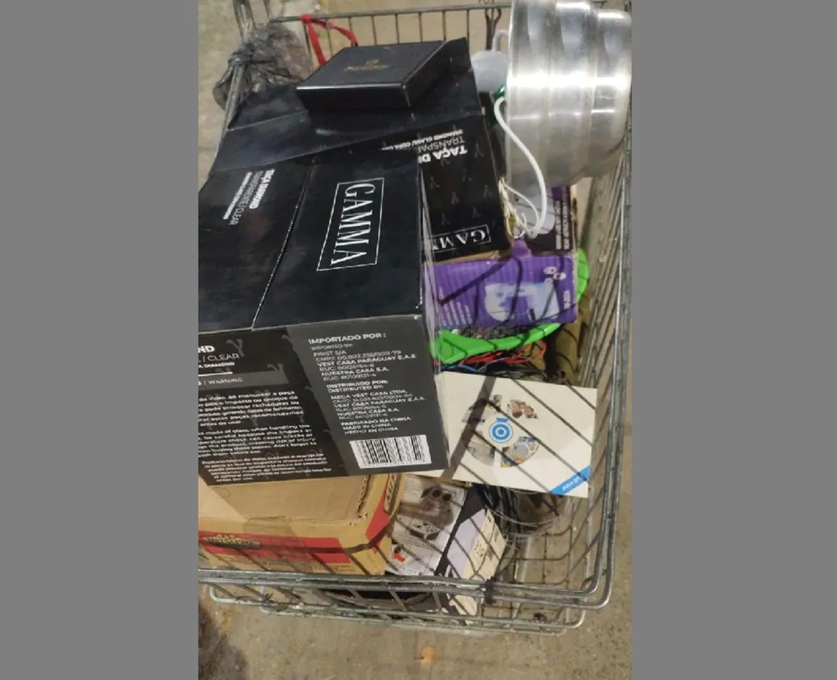 Homem preso por furto em creche Maricá com carrinho de supermercado