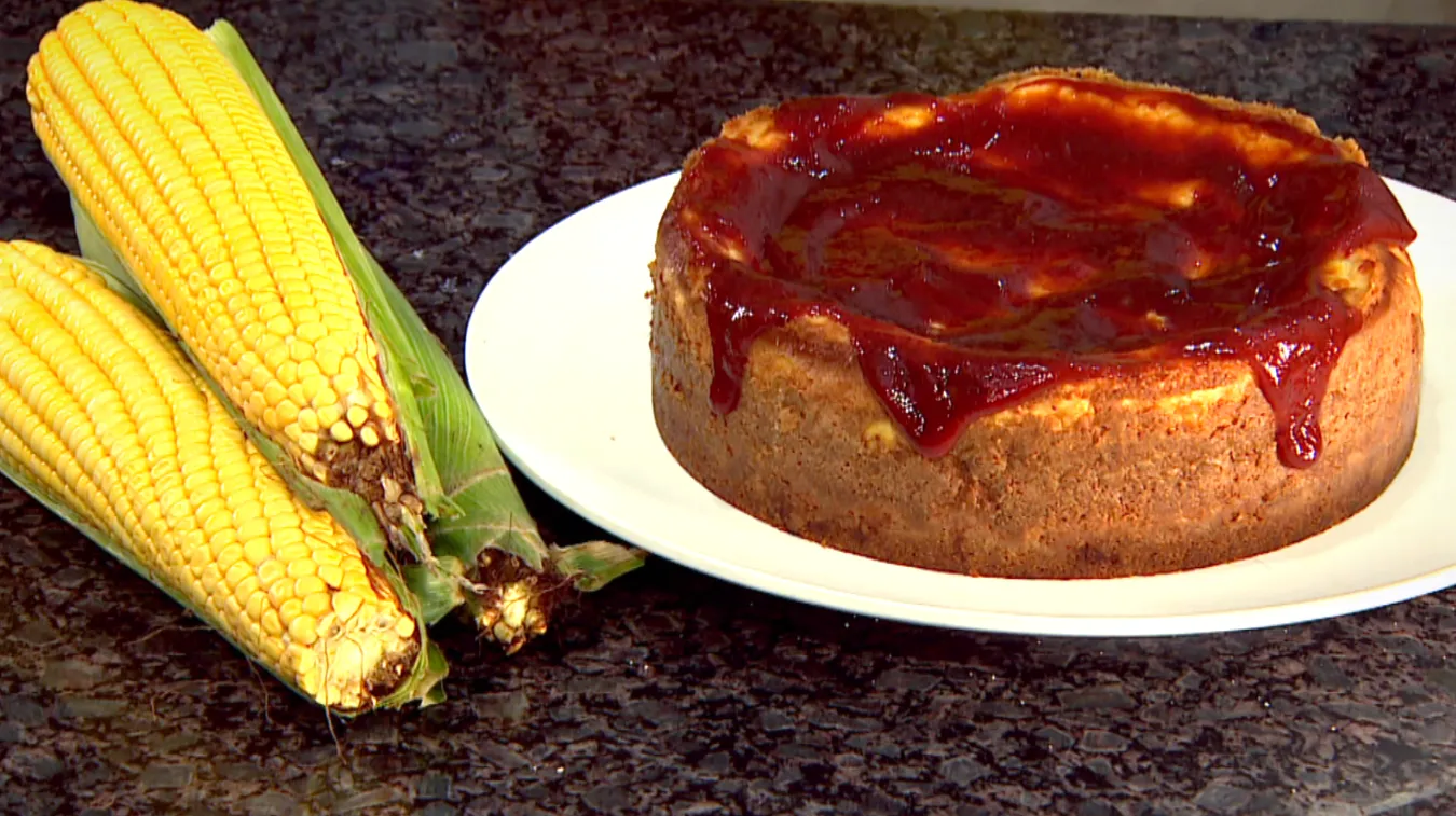 Cheesecake de milho com goiabada, sobremesa brasileira, receita caipira, doce de milho