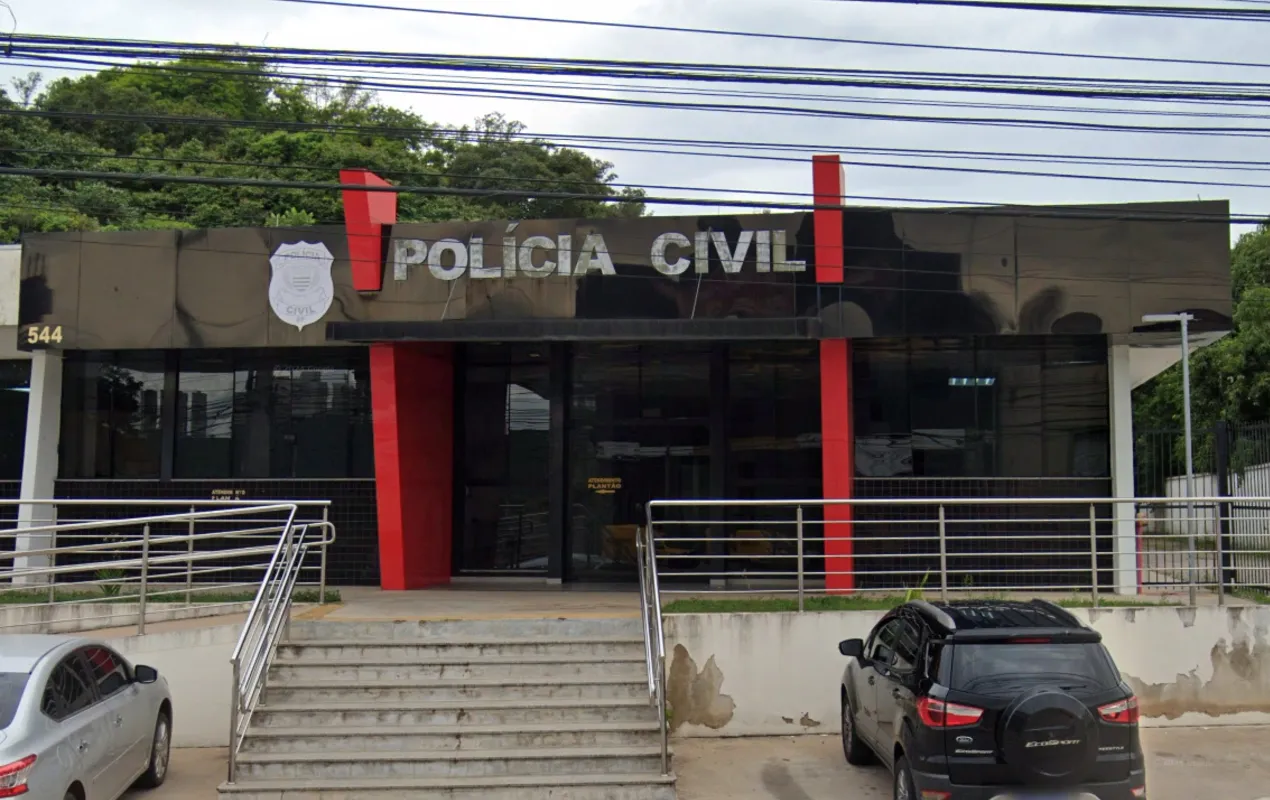 Mãos de idosa, símbolo de vulnerabilidade e apelo por fim à violência contra os mais velhos.