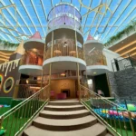 Crianças com TEA brincando no parque Imaginópolis do Jockey Plaza Shopping