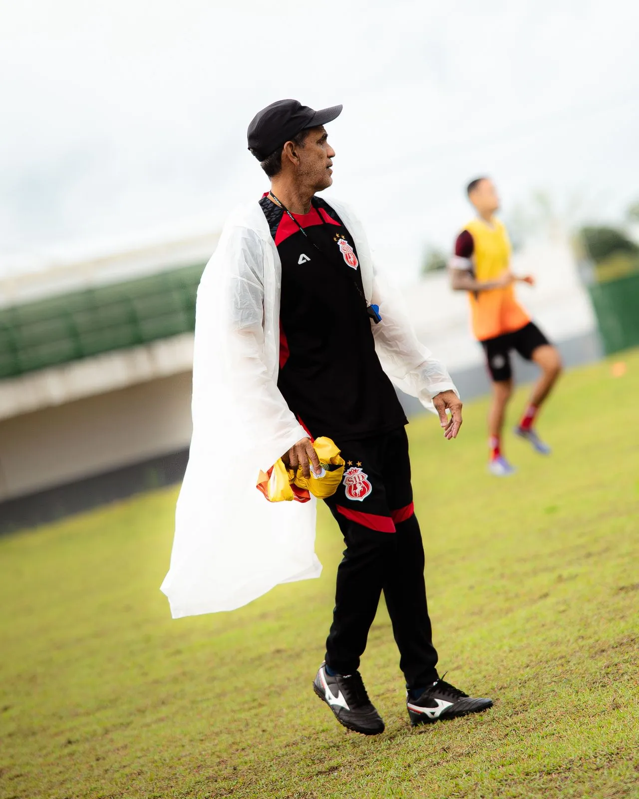 Médicos do Imperatriz atendem atleta lesionado em treino