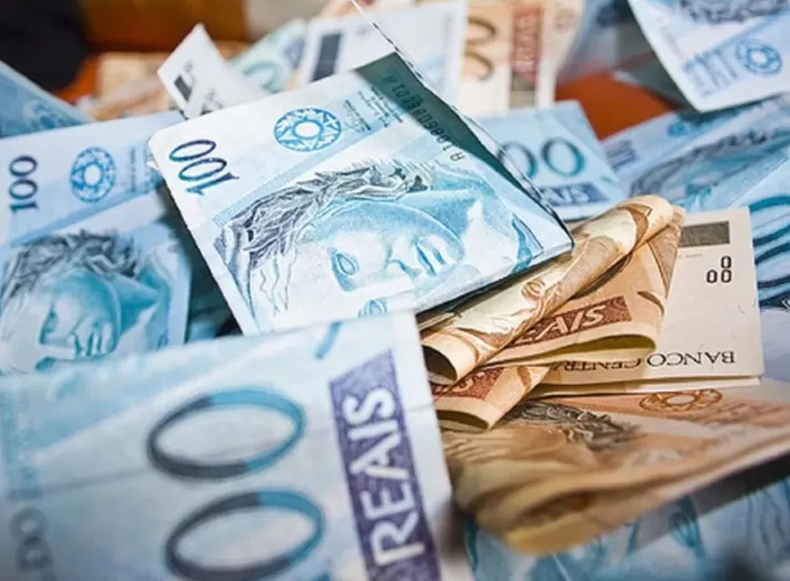 Famílias brasileiras endividadas, contas, resgate financeiro do governo, programa Desenrola, economia brasileira