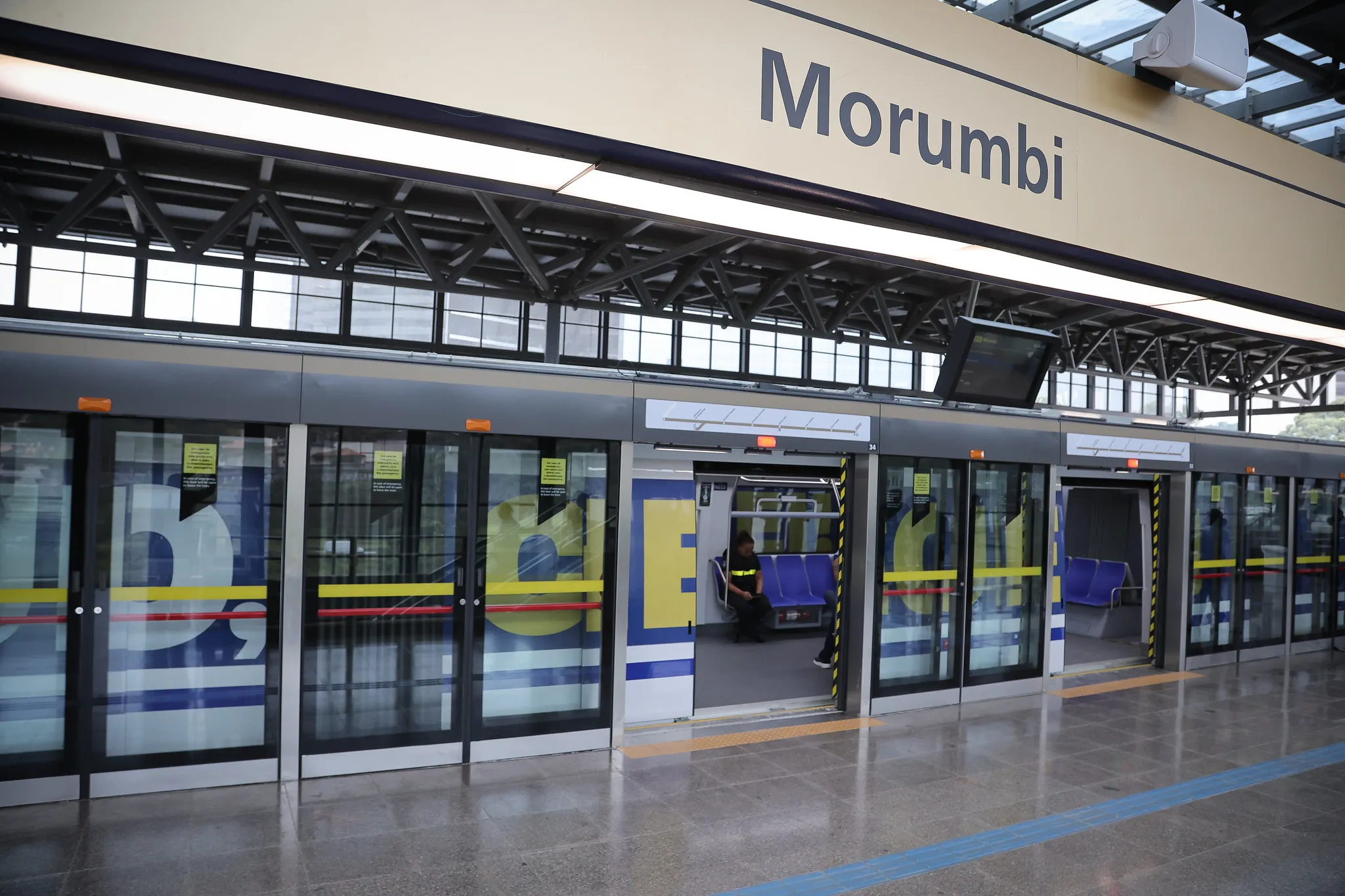 Monotrilho Linha 17-Ouro parado, estação Morumbi, São Paulo