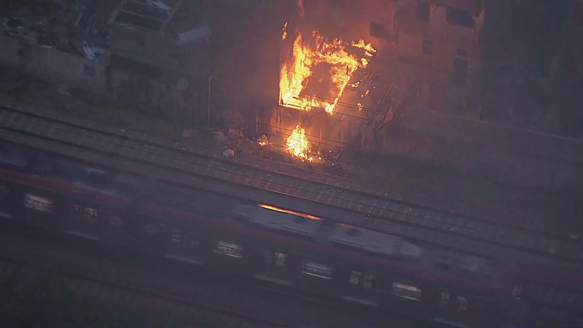 Incêndio Favela Moinho SP bombeiros trem