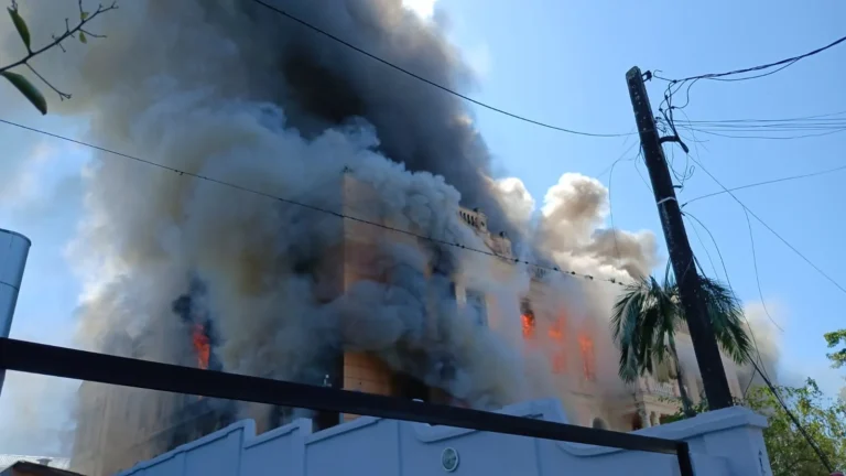 Fogo em prédio histórico de Paranaguá, Instituto de Educação Caetano Munhoz Rocha