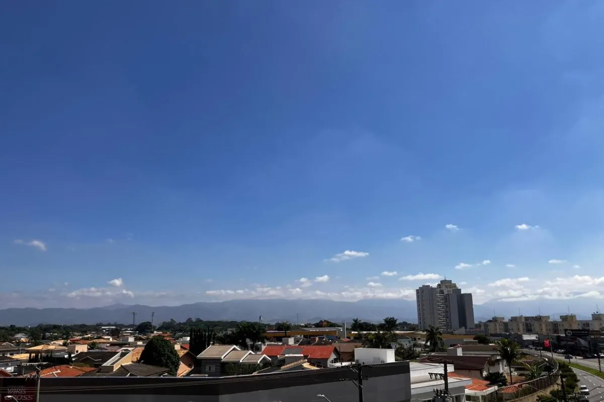 Vale do Paraíba com baixa umidade, pessoa bebendo água, Inmet alerta