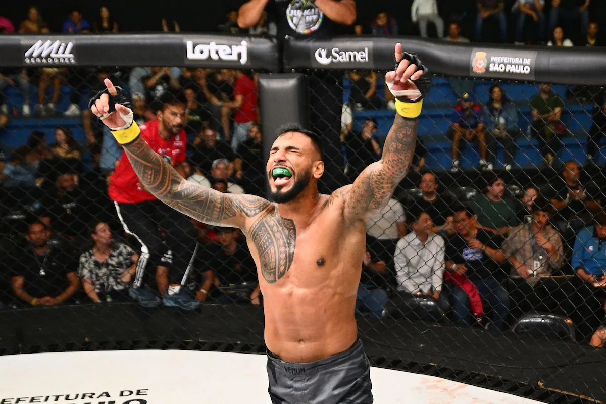 Guilherme Silva desferindo golpe no Fight do Milhão