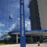 Tela do aplicativo Meu INSS com upload de atestado médico para auxílio por incapacidade temporária