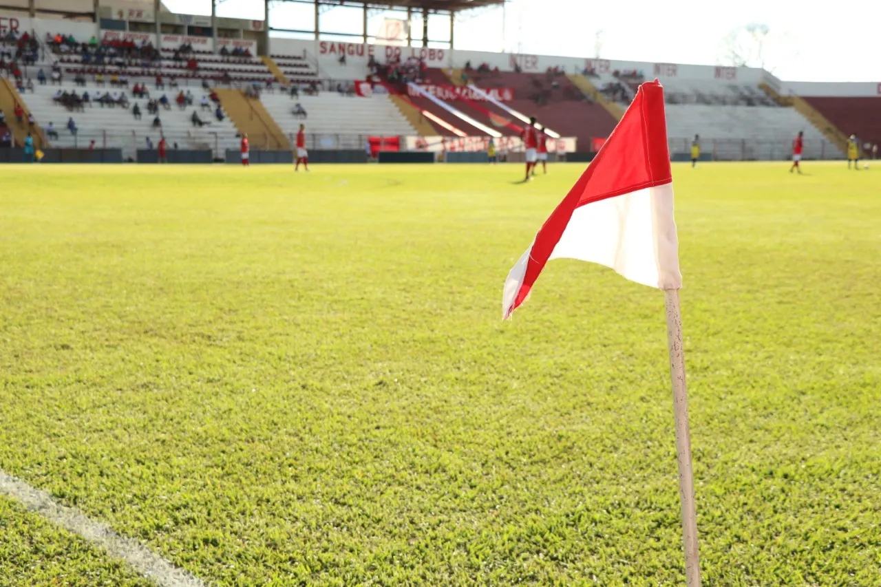 Lance de jogo entre Inter de Bebedouro e Lemense nas quartas de final da Série A4