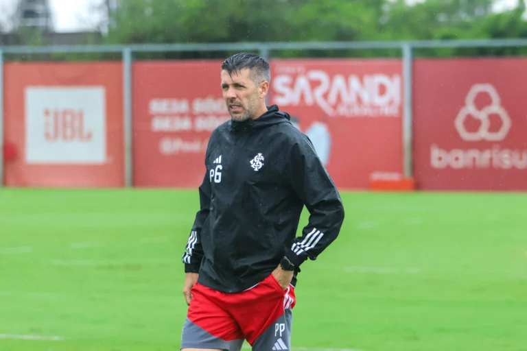 Técnico Pezzolano pensando na escalação Inter Gre-Nal 452