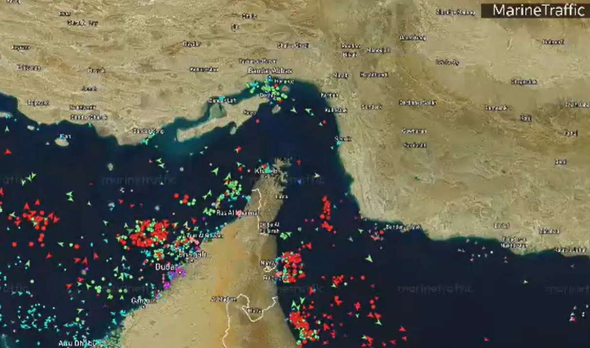 Estreito de Ormuz com navios, petróleo, Irã, EUA