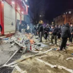 Cena de protesto e justiça no Irã