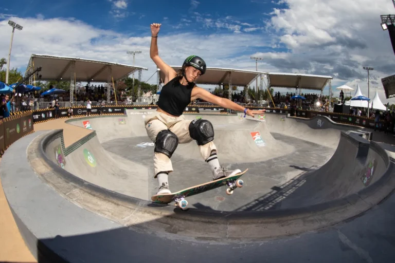 Isadora Pacheco skate park STU Criciúma manobra