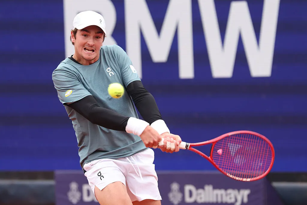 Tenista João Fonseca jogando no ATP 500 de Munique