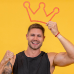 Jonas Sulzbach, ex-participante do BBB26, em entrevista, falando sobre a vitória de Ana Paula e seus relacionamentos.