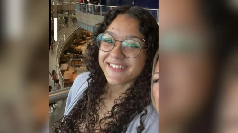 Cartaz de jovem desaparecida Melissa Felippe em Jundiaí