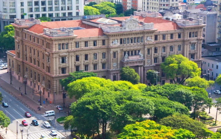 Prédio do Tribunal de Justiça de São Paulo, simbolizando a decisão de indenizar aluno vítima do ataque em Suzano.