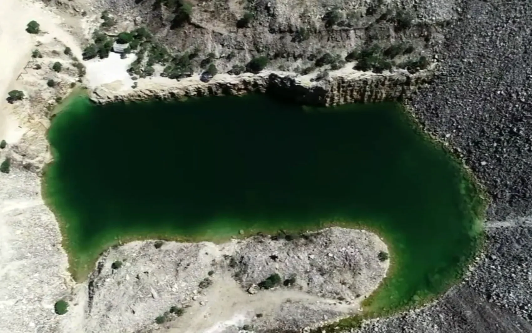 Imagem aérea do Poço Secreto em São Tomé das Letras, local interditado pela Justiça