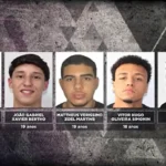 Martelo de juiz em mesa de tribunal, simbolizando decisão judicial e justiça