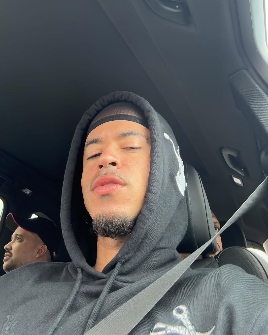 L7nnon rapper vitória judicial Yoko Ono nome artístico