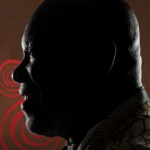 Cantor Lazzo Matumbi no palco durante gravação de show em Salvador