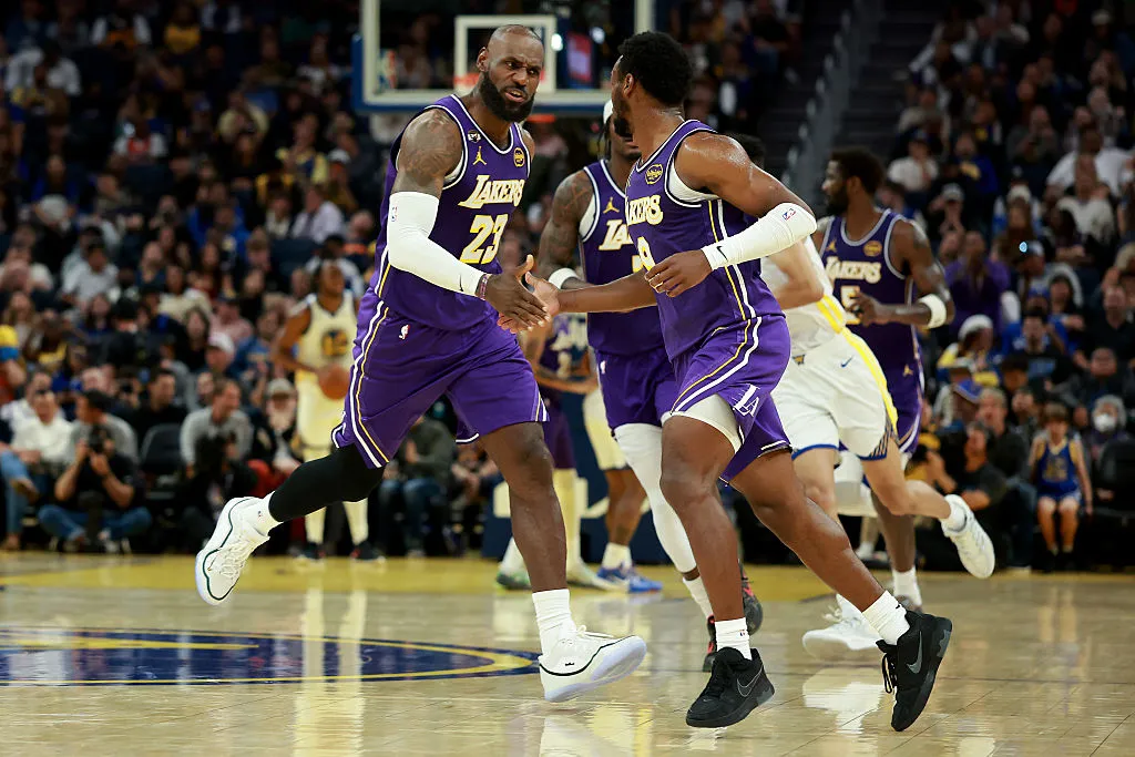 Lance histórico de LeBron e Bronny James, assistência de filho para pai na NBA